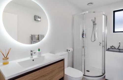 Kawarau Falls House | Couples Escape Getaway 1BR Self Contained
