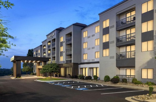 Sprague Hotel | Courtyard Beckley