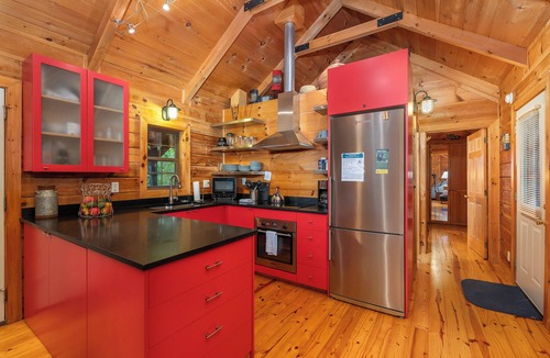 Black Mountain Cabin | Cozy 1-bedroom cabin in perfect Black Mountain with Hot Tub