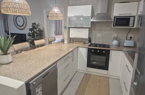 Strand Apartment | Cozy 2 bedroom apartment just 150meters from the main beach in Strand