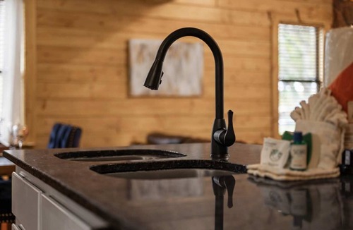 White Oak Lodge House | Cozy 3BR Cabin Near National Park W Hot Tub/Arcade