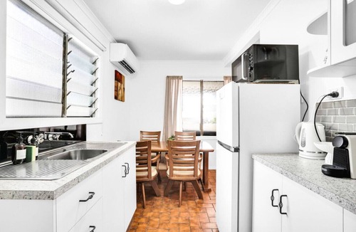 Cairns North Apartment | Cozy & Affordable Stay in Cairns – Perfect for Exploring the Reef!