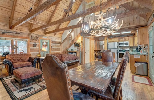 Seven Devils Cabin | Cozy Bear Cabin- Mtn Cabin, Hot Tub, Gas Grill, Foosball, Ping Pong/Air Hockey