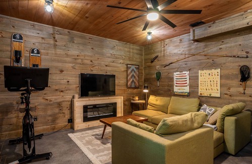 Walnut Mountain Cabin | Cozy, bohemian cabin nestled in the Rich Mountain Wilderness