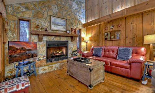 Blue Ridge Villa | Cozy Charm with a Fireplace Feature - American Dream