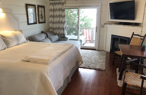 Modoc Shores Cabin | Cozy Lakefront Log cabin with miles of view plus small beach!