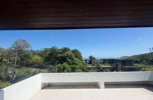 Siray House | Cozy Siray Phuket 3-Floor Seaview Family Home