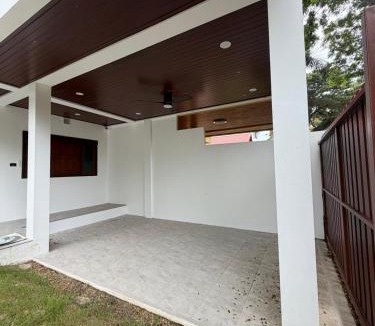 Siray House | Cozy Siray Phuket 3-Floor Seaview Family Home