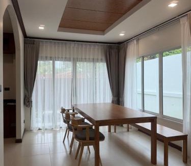 Siray House | Cozy Siray Phuket 3-Floor Seaview Family Home