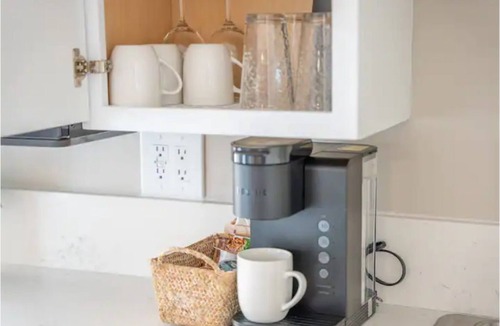 Camarillo Apartment | 🤗 Cozy Studio w/Kitchenette & Walk-in Shower