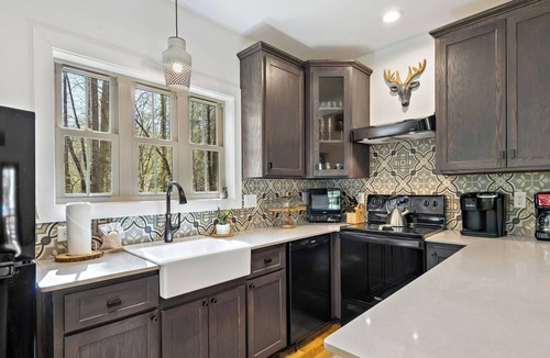 Lake Lure Cottage | Creekside Cottage w/Private Lake & Beach Access in Lake Lure