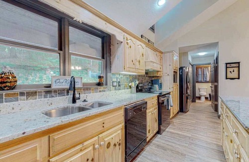 Young Harris Cabin | Creekside Getaway Now