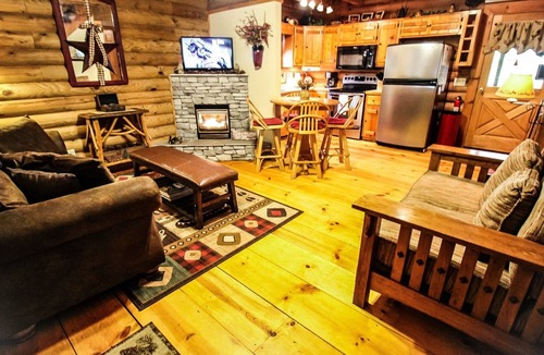 Todd Cabin | Creekside Serenade: Todd Cabin w/Hot Tub, Creekfront, 2 Kings & Fenced Yard