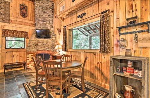 Gatlinburg House | Creekside Smoky Mountain Paradise Less Than 1 Mi to Hiking