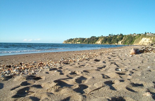 Maketu Cabin | Crows Nest Cabin with amazing Sea View's & Pet-Friendly