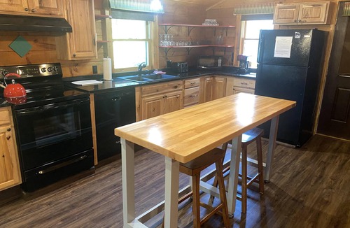 Canton Villa | Cruso Creek Villa 2 – Creekside Mountain Retreat with Hot Tub & Views
