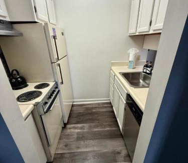 Chalet Village Apartment | Cupid-Mountain-Views-Gatlinburg-Hot tubs-pools-fireplace