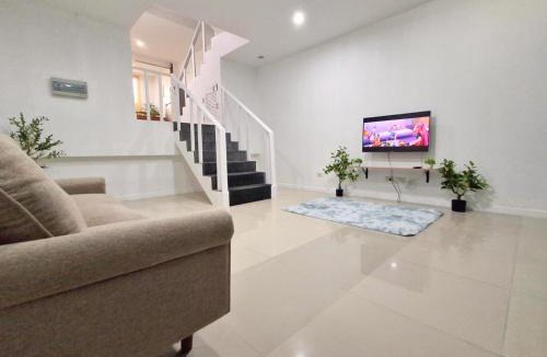 Nanai Road House | Dalbit Thai Stay 2 Bedroom Patong house - 8mins walk to Jungcyelon Bangla Rd