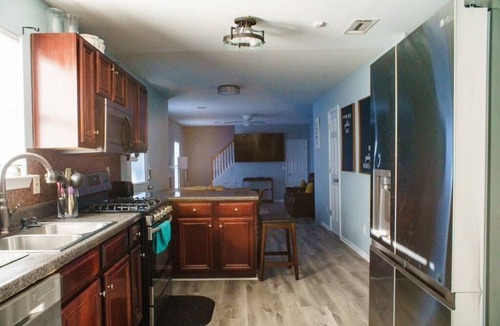 Douglasville House | Deck + BBQnFire PitnJacuzzi Tubn 65”TV