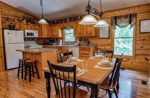 Eagle Mountain Cabin | Deer Tracks Located in Coosawattee Resort