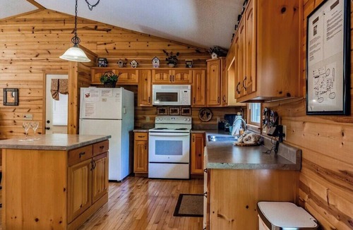 Eagle Mountain Cabin | Deer Tracks Located in Coosawattee Resort
