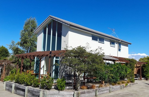 Tasman Cottage | Delightful sunny house with stunning rural & ocean views, swimming pool & spa