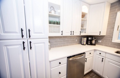 Beech Mountain Ski Chalet | Designer Mountain Retreat with Hot Tub + Views - Walk to Trails - AC