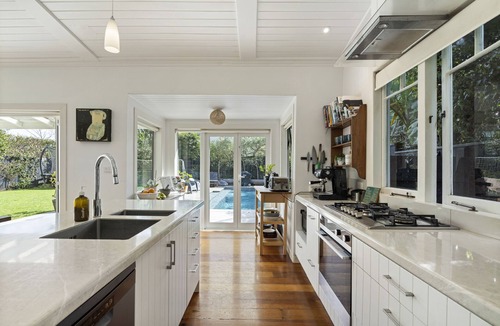 Devonport House | Devonport villa with sunny yard and beautiful pool