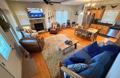 Buck Mountain Cabin | Discover Your Cool Escape 4BR/3BA w/Hot Tub, Game Room, Near West Jefferson