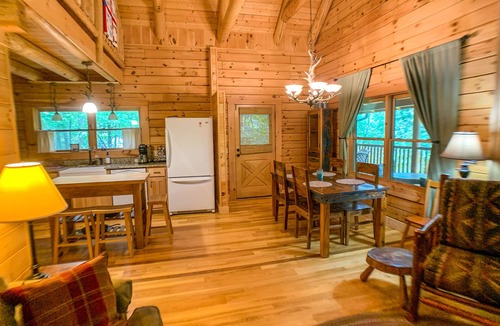 Jefferson Cabin | Discover Your Cool Escape - Hot Tub, WiFi, Creek Access & Pet Friendly