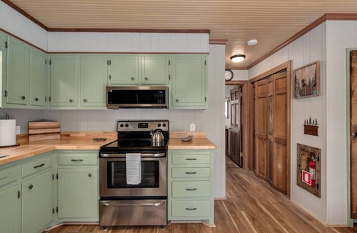 Deep Gap Cabin | Dog friendly Cabin & Hot Tub near Boone & Parkway