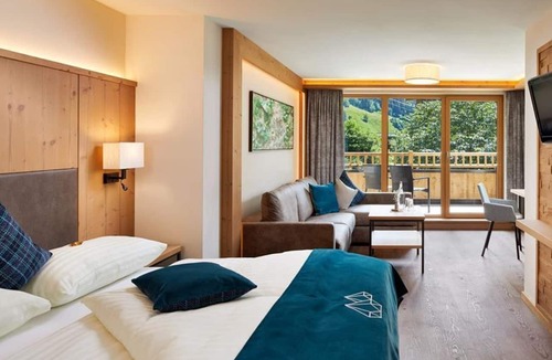 Bramberg am Wildkogel Apartment | Double Studio "Bergkristall" m. Ofenstube - Tauernblick, Emerald Hotel