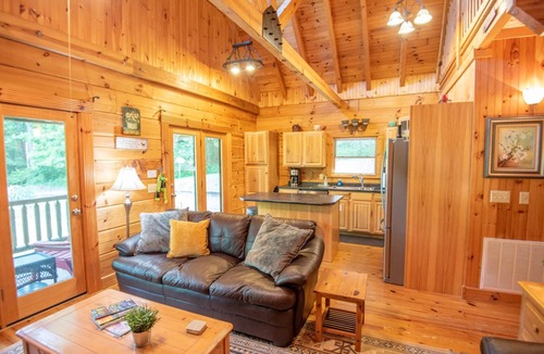 West Jefferson Cabin | Downtown Cabin | Cozy A-Frame Minutes from West Jefferson | Hot Tub Retreat