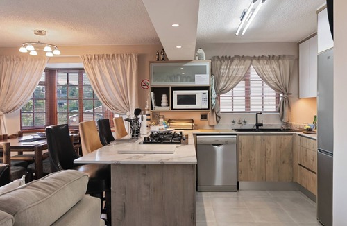 Old Place Apartment | Driftwood Serene 2-bedroom apartment in charming Knysna perfect for relaxing