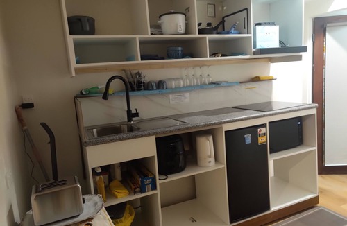 Jamboree Heights Apartment | Easy Privacy Modern Stay with Ensite