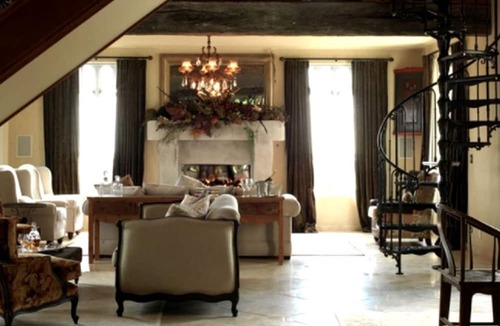 Whakamarama Cabin | Elegant Room Rental Overlooking the Bay of Plenty, New Zealand