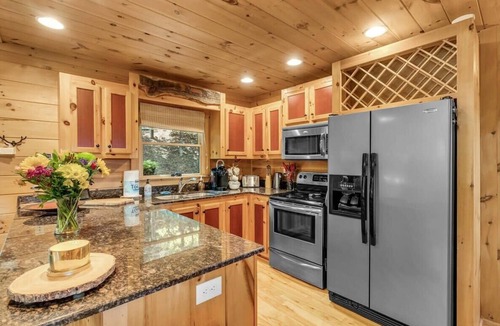 Walnut Mountain Cabin | Ellijay Cabin: Mountain Views, Hot Tub, Fireplace, Game Room!