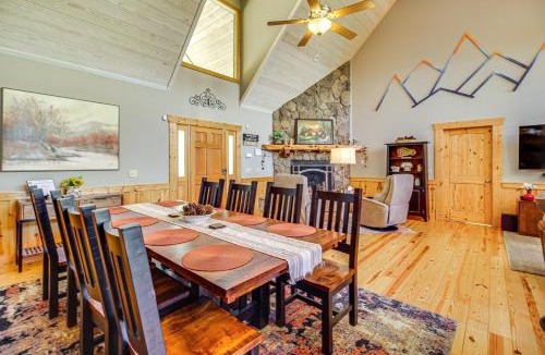 East Ellijay House | Ellijay Cabin w/Hot Tub & Mountain Views