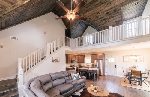 Ellijay House | Ellijay GA Cozy Cabin Escape, Hot Tub, Arcade & Game Room sleeps 9