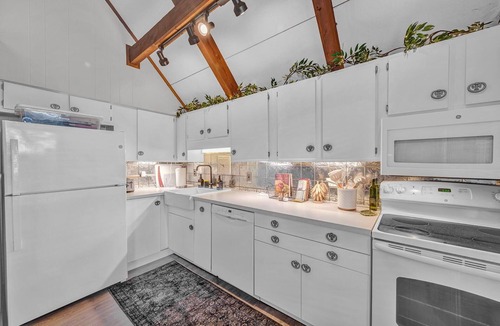 Beech Mountain Ski Chalet | Enchanting 4 bedroom chalet with Hot Tub and Fire Pit in Beech Mountain