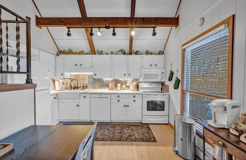 Beech Mountain Ski Chalet | Enchanting 4 bedroom chalet with Hot Tub and Fire Pit in Beech Mountain