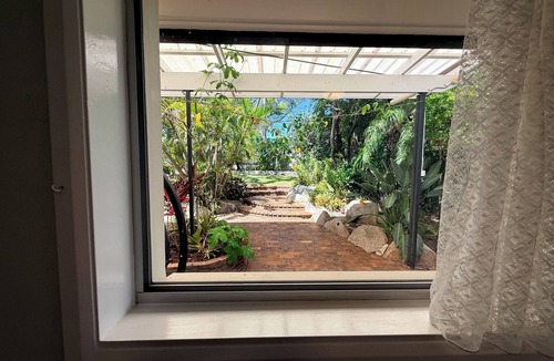 Springwood House | Entire 4-Bedroom Home — Convenient Access to Brisbane and the Gold Coast
