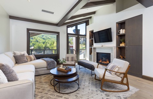 Snowmass Village Apartment | Epic Ski-In/Ski-Out Top Floor Luxury Residence in Snowmass Base Village!