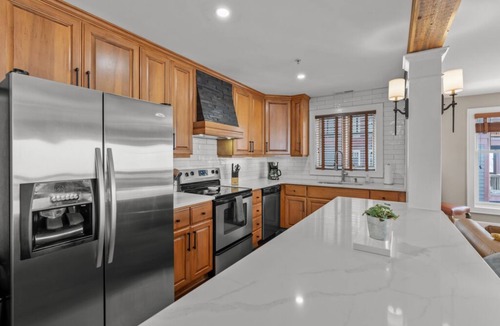 Banner Elk Apartment | Escape the Heat in the High Country - 3 King Bedrooms & Amazing Views!