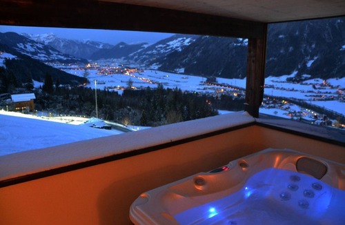 Emberg Apartment | Exclusiv Apartment Bergmahd - SKI in/SKI out, Sauna-Jacuzzi - by "wachterhof"