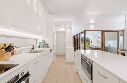 New Farm House | Exclusive, Stylish Townhome - New Farm
