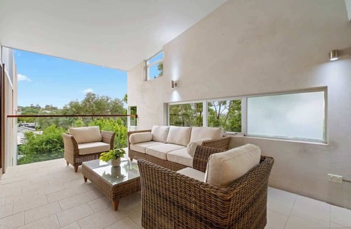 New Farm House | Exclusive, Stylish Townhome - New Farm