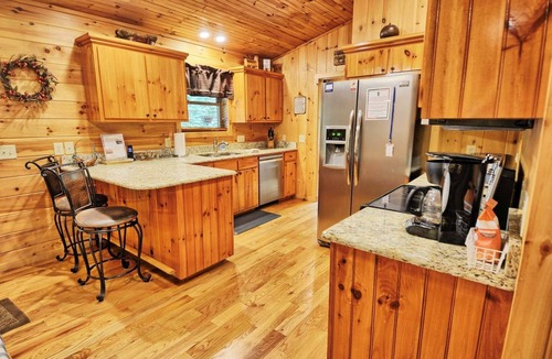 Buck Mountain Cabin | Experience comfort in this cozy 2-bedroom cabin with Hot Tub