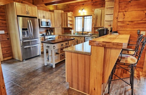 Sugar Grove Cabin | Experience luxury in this 6-bedroom cabin in Sugar Grove, NC, ideal for 12!