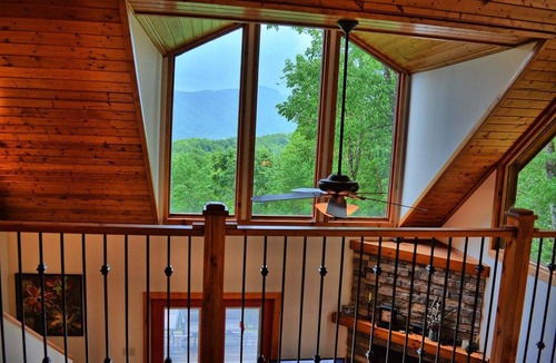Seven Devils Cabin | Experience mountain luxury in this 3BR cabin, perfect for 8, in Seven Devils, NC.